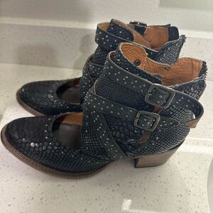 FREEBIRD’s Size 9. Gently used.